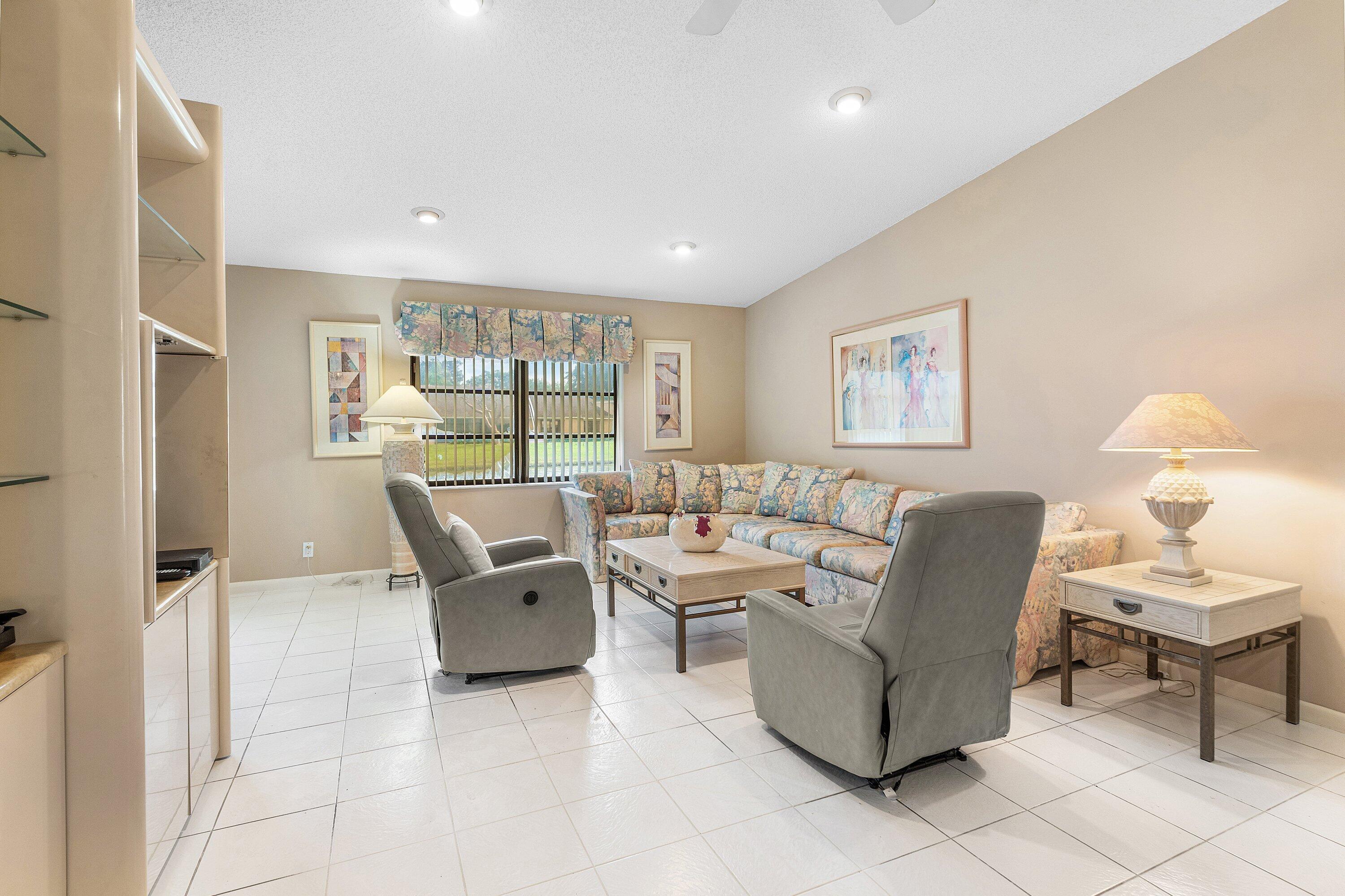 8298 Springlake Drive Boca Raton, FL 33496 - Photo 13 of 40 009-8298SpringlakeDrive-BocaRaton-FL-334