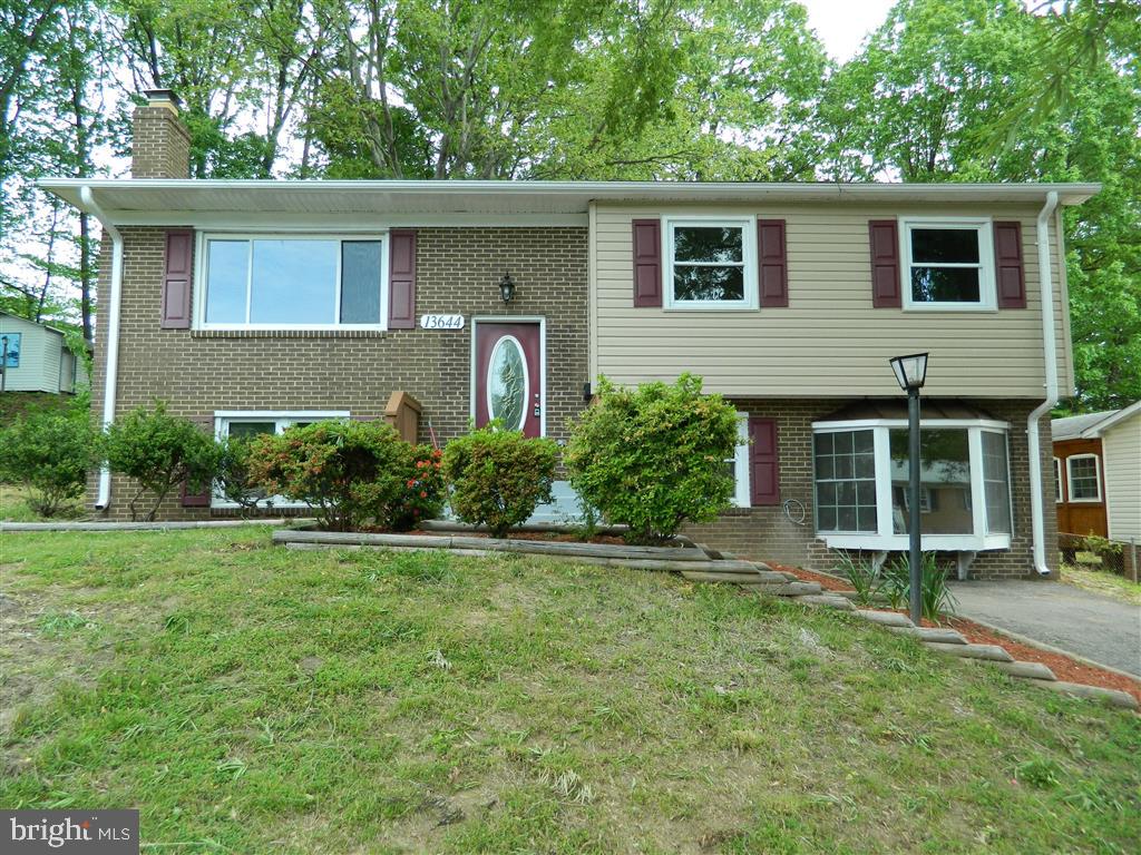 13644 Kingsman Road Woodbridge, VA 22193 - Photo 2 of 27 Gallery Image 2
