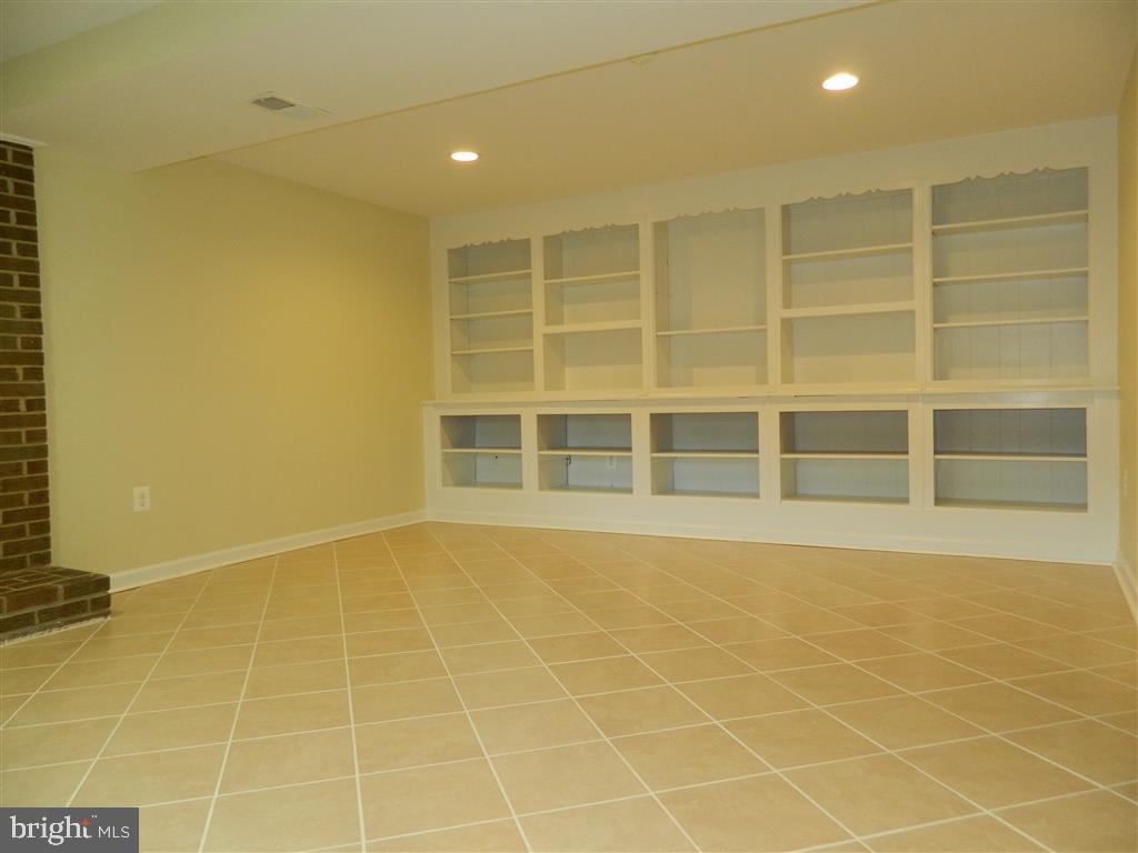 13644 Kingsman Road Woodbridge, VA 22193 - Photo 15 of 27 Gallery Image 15