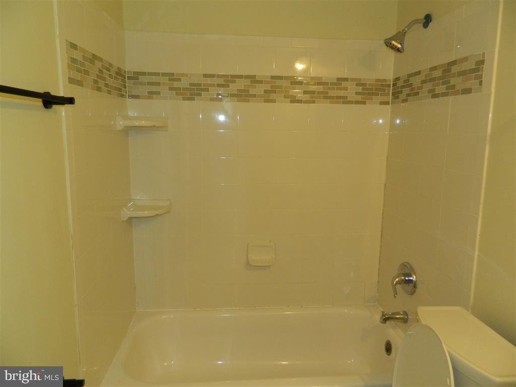 13644 Kingsman Road Woodbridge, VA 22193 - Photo 16 of 27 Gallery Image 16