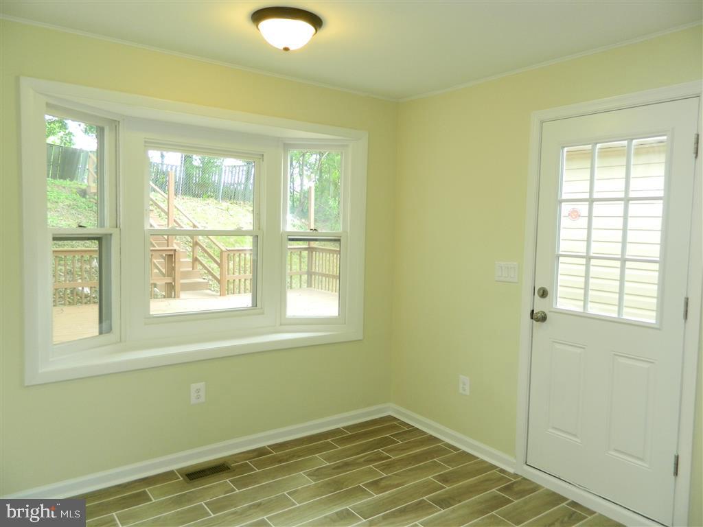 13644 Kingsman Road Woodbridge, VA 22193 - Photo 19 of 27 Gallery Image 19