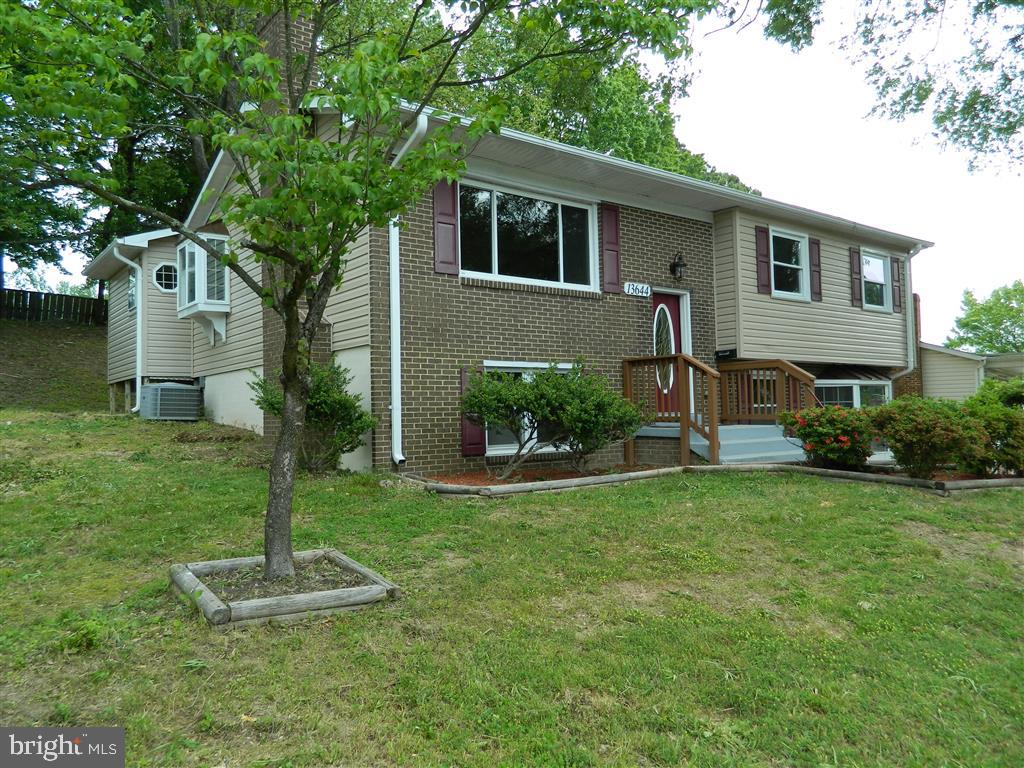 13644 Kingsman Road Woodbridge, VA 22193 - Photo 3 of 27 Gallery Image 3