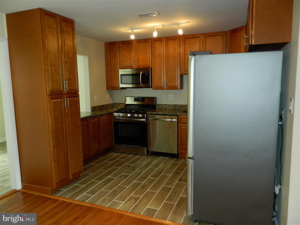 13644 Kingsman Road Woodbridge, VA 22193 - Photo 4 of 27 Gallery Image 4