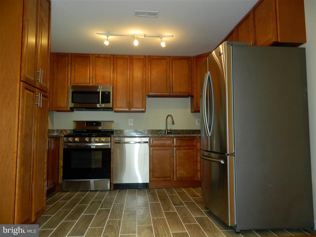 13644 Kingsman Road Woodbridge, VA 22193 - Photo 5 of 27 Gallery Image 5
