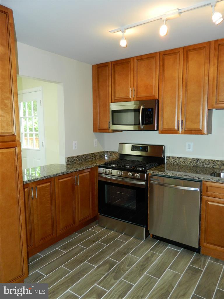 13644 Kingsman Road Woodbridge, VA 22193 - Photo 7 of 27 Gallery Image 7