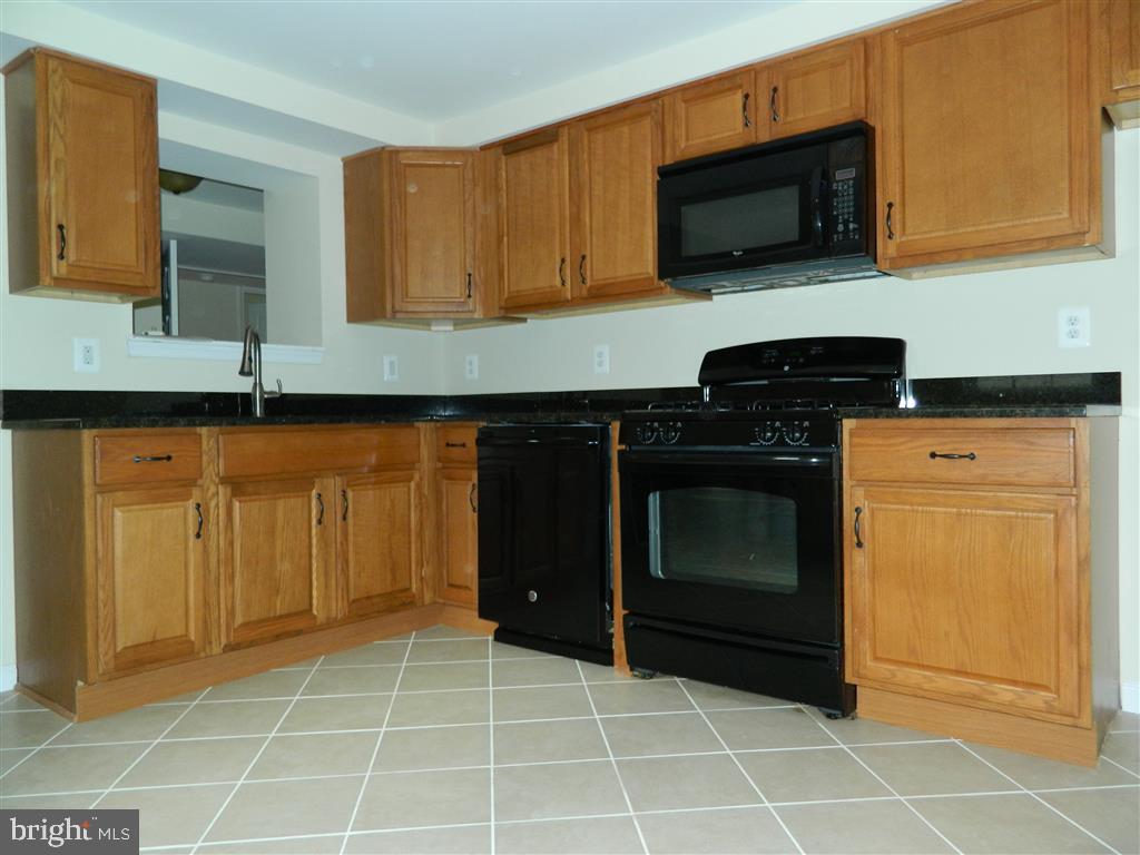 13644 Kingsman Road Woodbridge, VA 22193 - Photo 8 of 27 Gallery Image 8