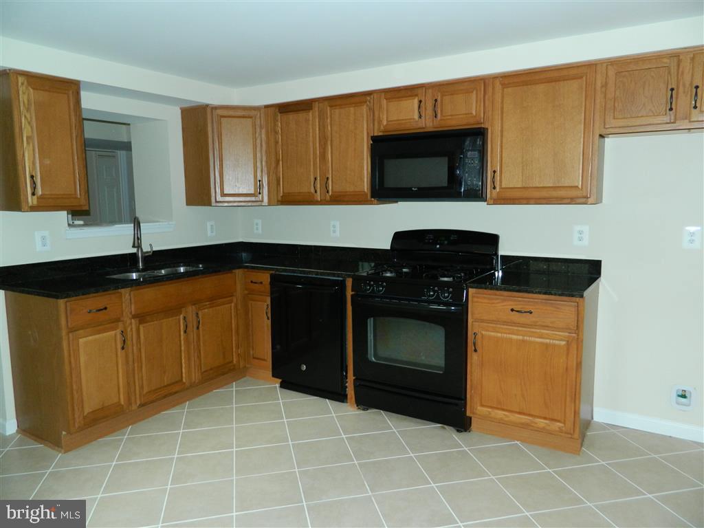 13644 Kingsman Road Woodbridge, VA 22193 - Photo 9 of 27 Gallery Image 9