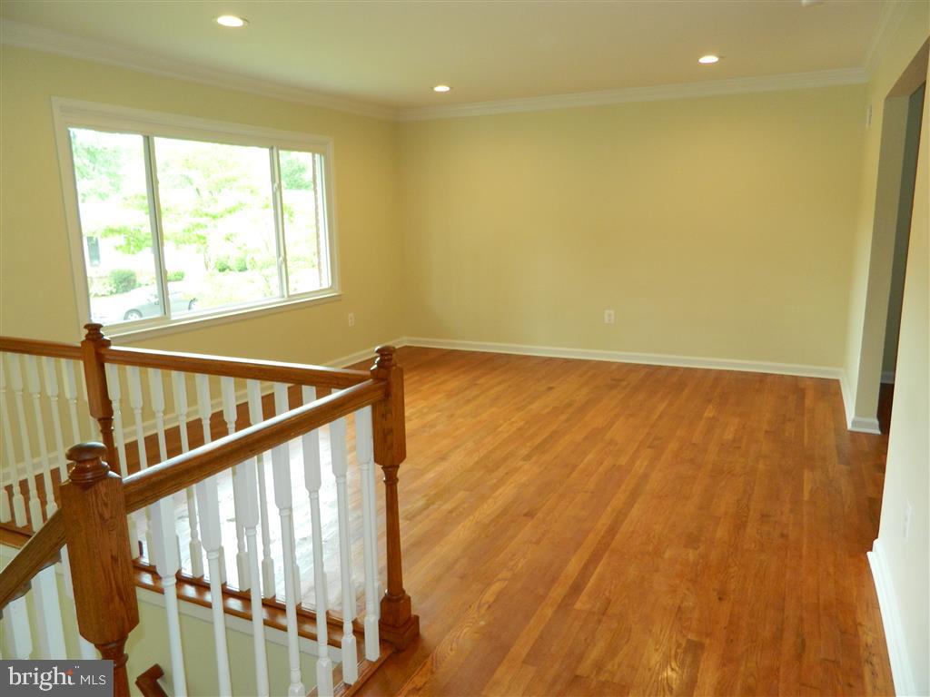 13644 Kingsman Road Woodbridge, VA 22193 - Photo 10 of 27 Gallery Image 10