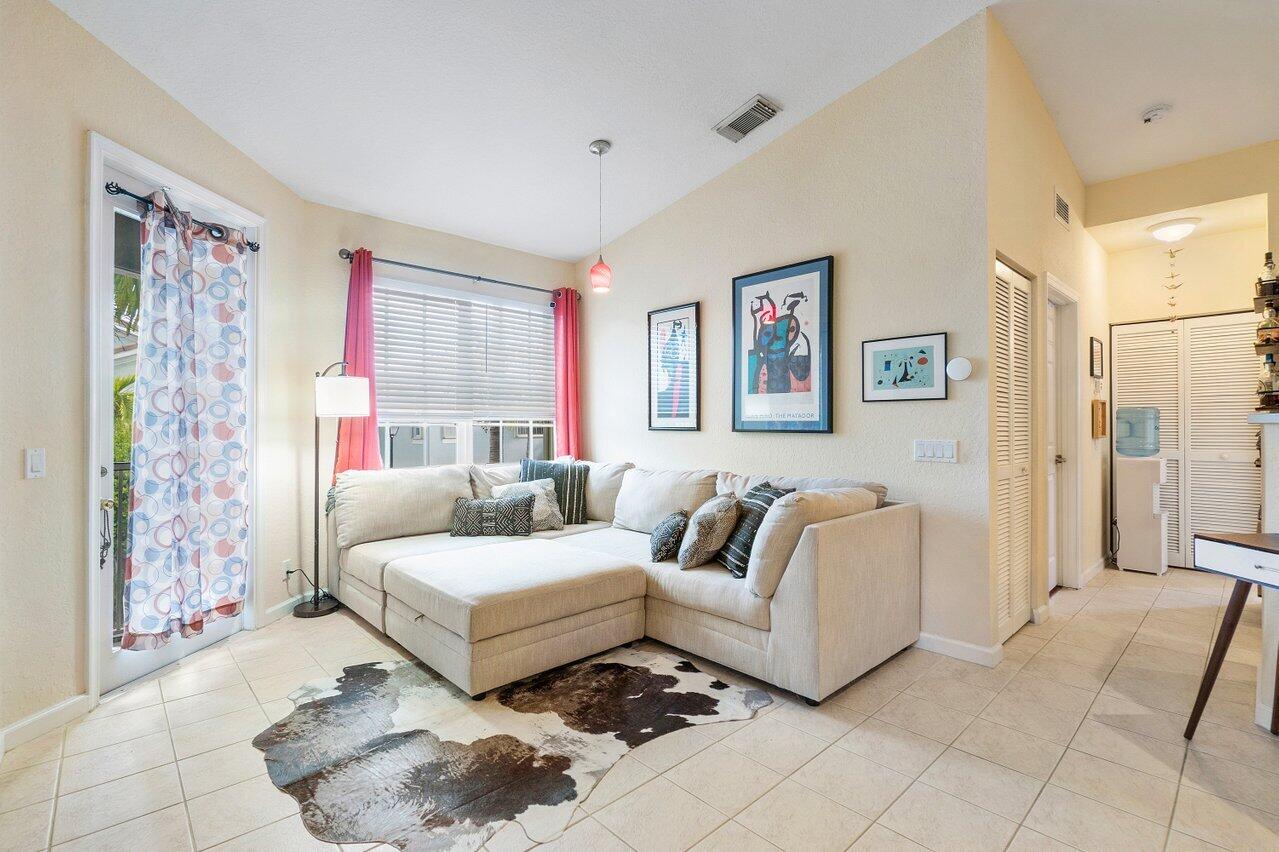 3266 Laurel Ridge Circle Riviera Beach, FL 33404 - Photo 7 of 34 Living room