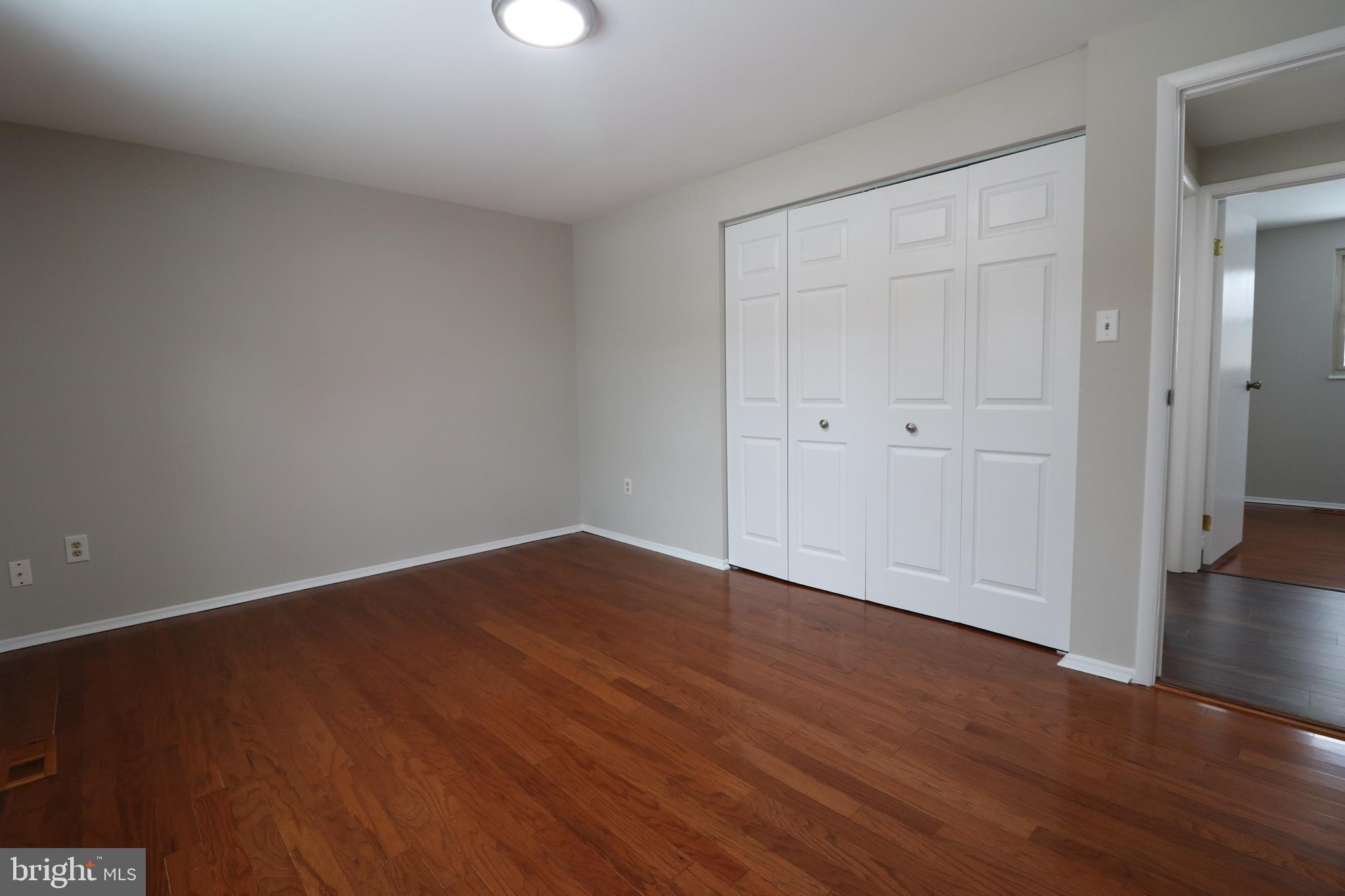 17501 Collier Circle Poolesville, MD 20837 - Photo 16 of 34 Primary bedroom