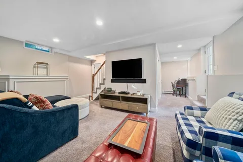 a view of room with workspace