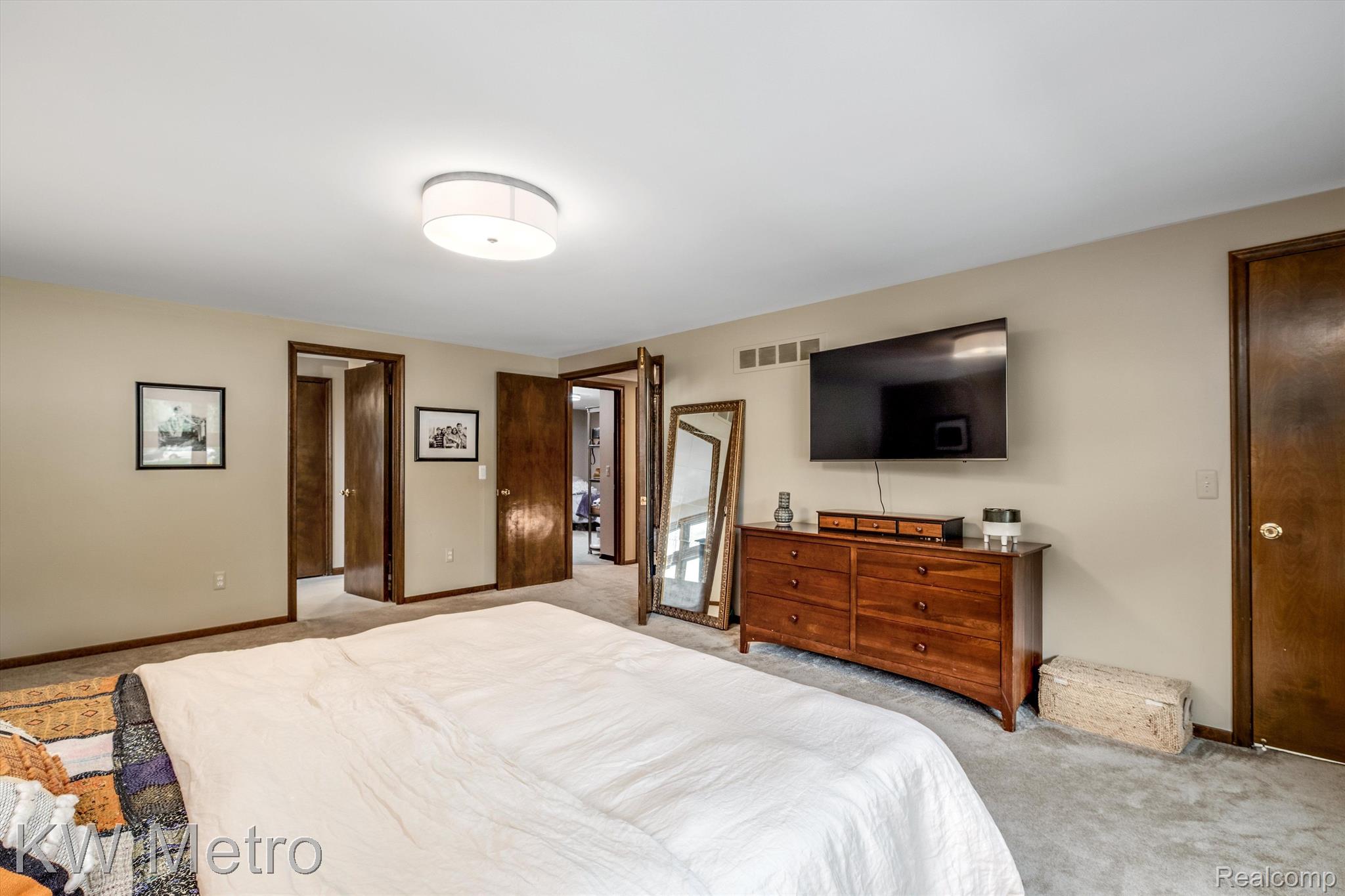 2823 Chancery Court Rochester, MI 48306 - Photo 25 of 39 Love the french doors in the master