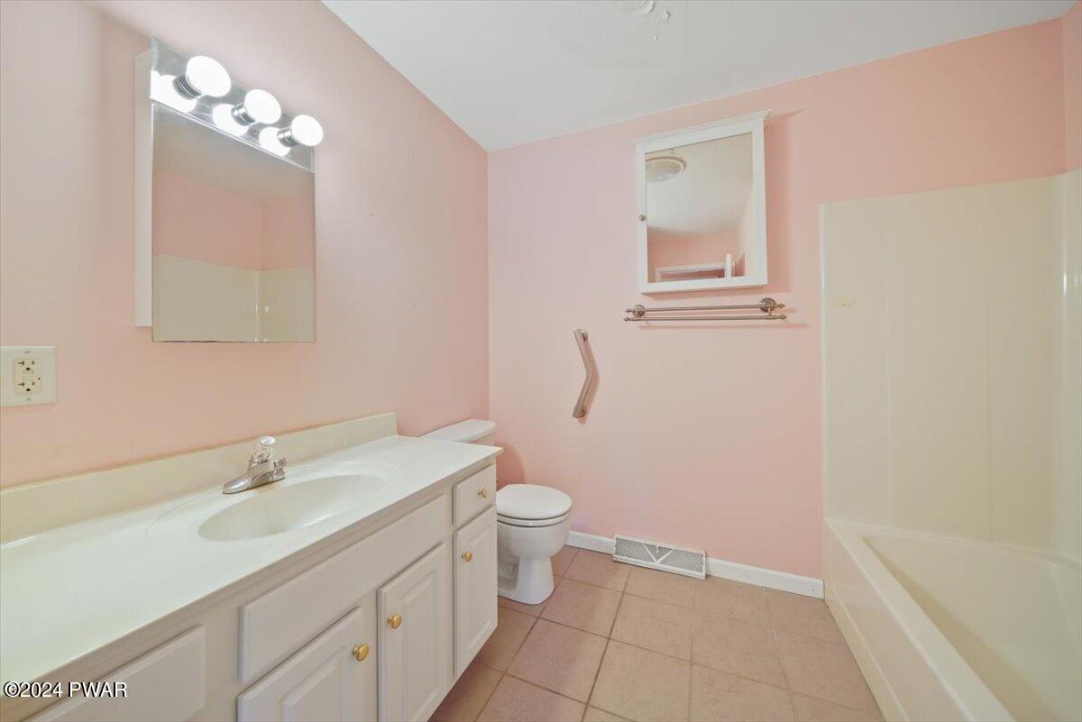 121 Caribou Road Dingmans Ferry, PA 18328 - Photo 27 of 38 Main Bathroom