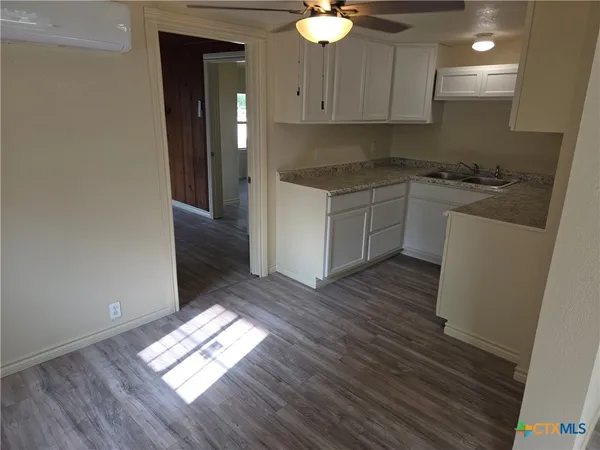$700 | 602 East Whitson Street, Moody, TX 76557