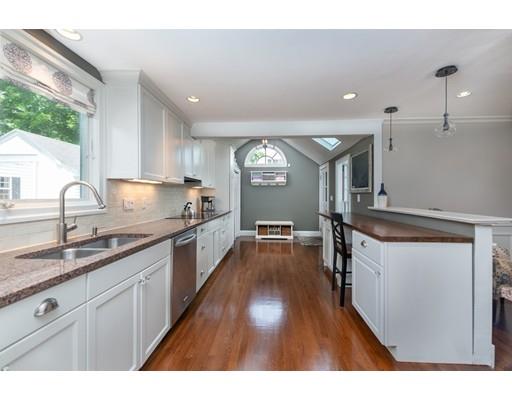 22 Pilgrim Road Wellesley, MA 02481 - Photo 11 of 19
