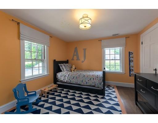 22 Pilgrim Road Wellesley, MA 02481 - Photo 16 of 19