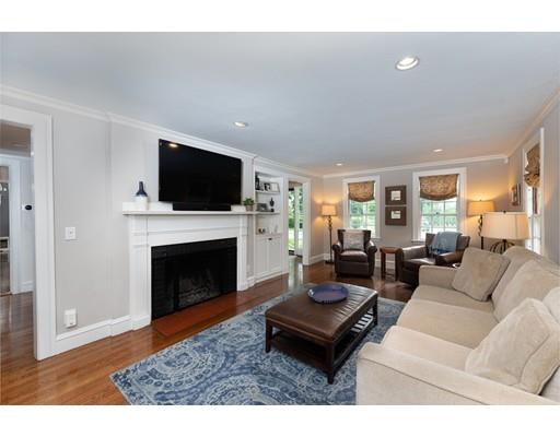 22 Pilgrim Road Wellesley, MA 02481 - Photo 9 of 19