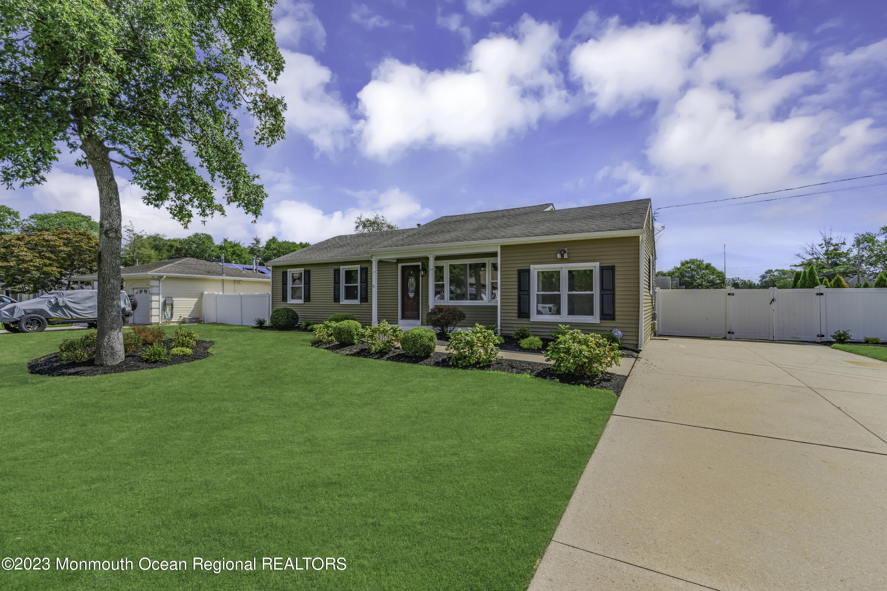 571 Martin Road Toms River, NJ 08753 - Photo 3 of 27 007_dsc00013-1
