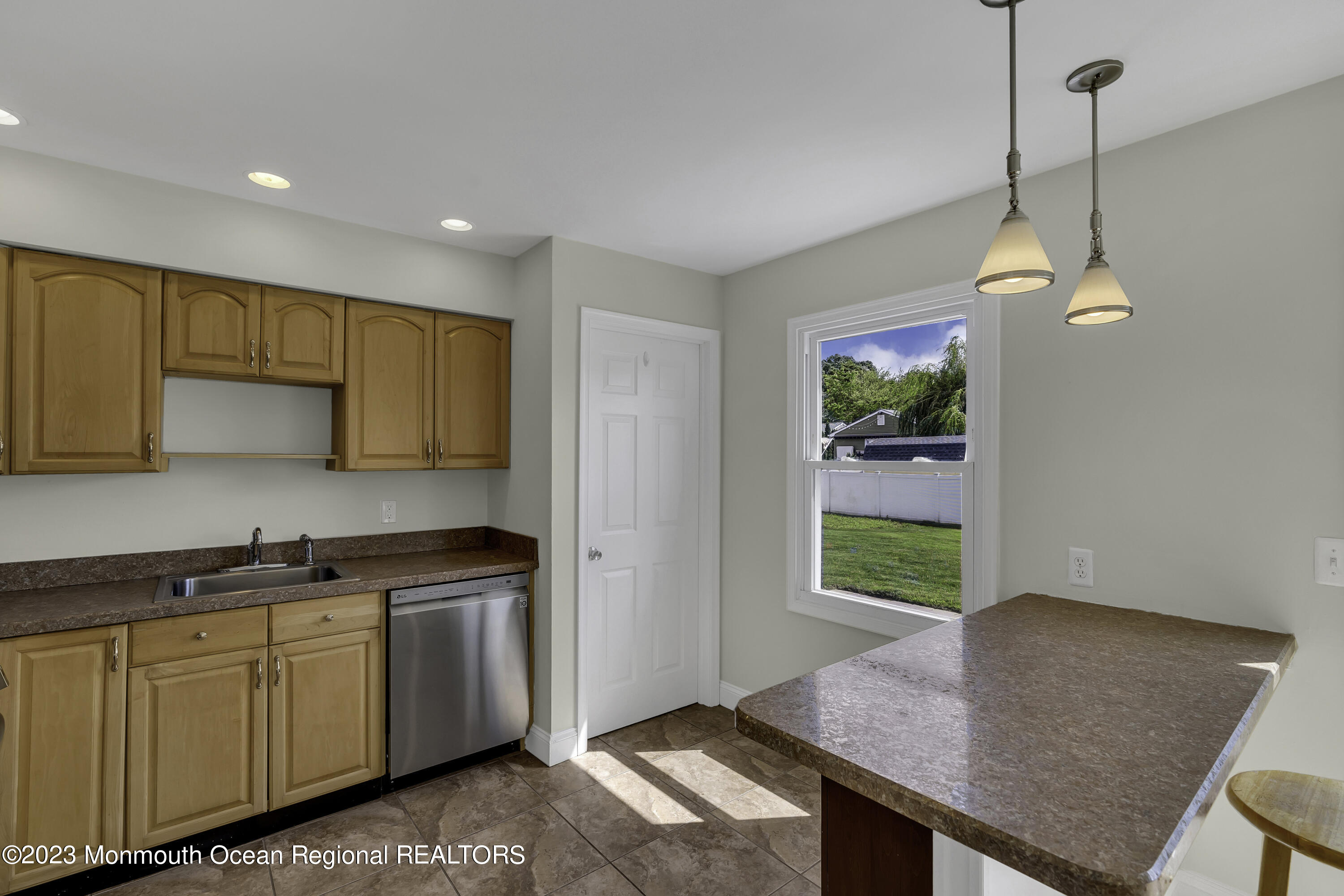 571 Martin Road Toms River, NJ 08753 - Photo 9 of 27 014_dsc00081