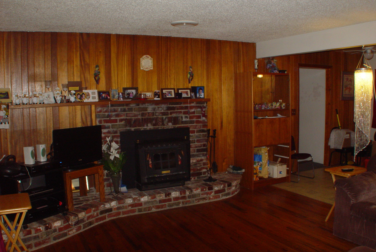 4453 East Bonnyview Road Redding, CA 96001 - Photo 2 of 7 Living Room