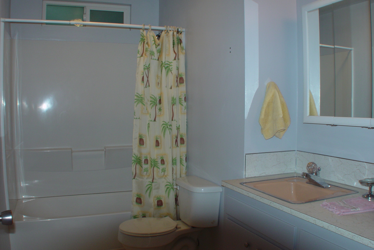 4453 East Bonnyview Road Redding, CA 96001 - Photo 5 of 7 Hall bath