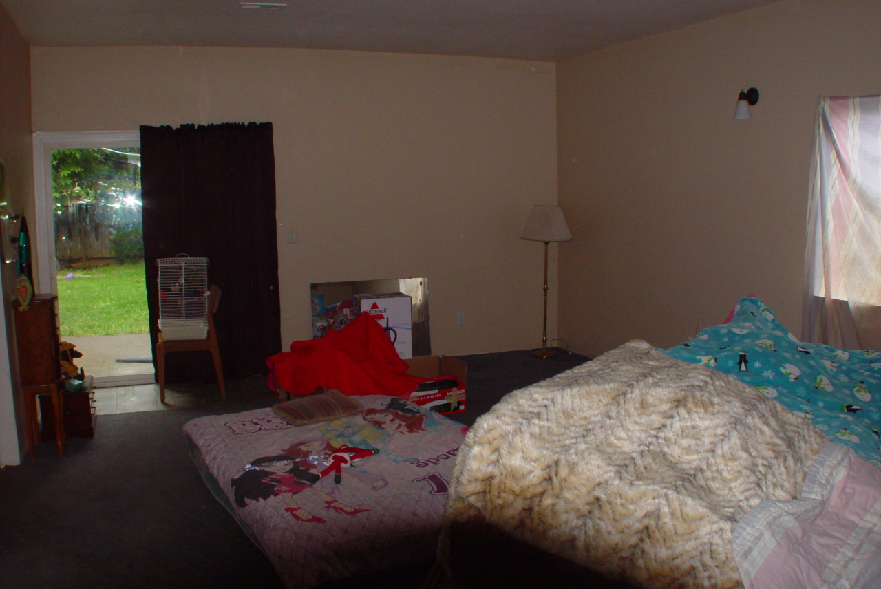 4453 East Bonnyview Road Redding, CA 96001 - Photo 7 of 7 Family room