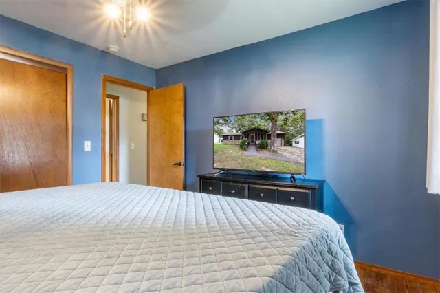 $172,500 | 23209 Oakwood Circle, Hermitage, MO 65668