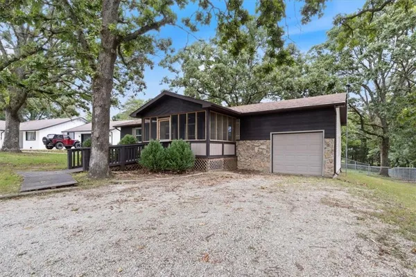 $172,500 | 23209 Oakwood Circle, Hermitage, MO 65668