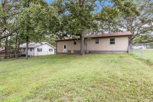 $172,500 | 23209 Oakwood Circle, Hermitage, MO 65668