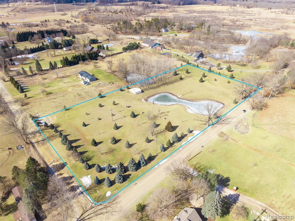 6944 Hinchey Road Pinckney, MI 48169 - Photo 3 of 29