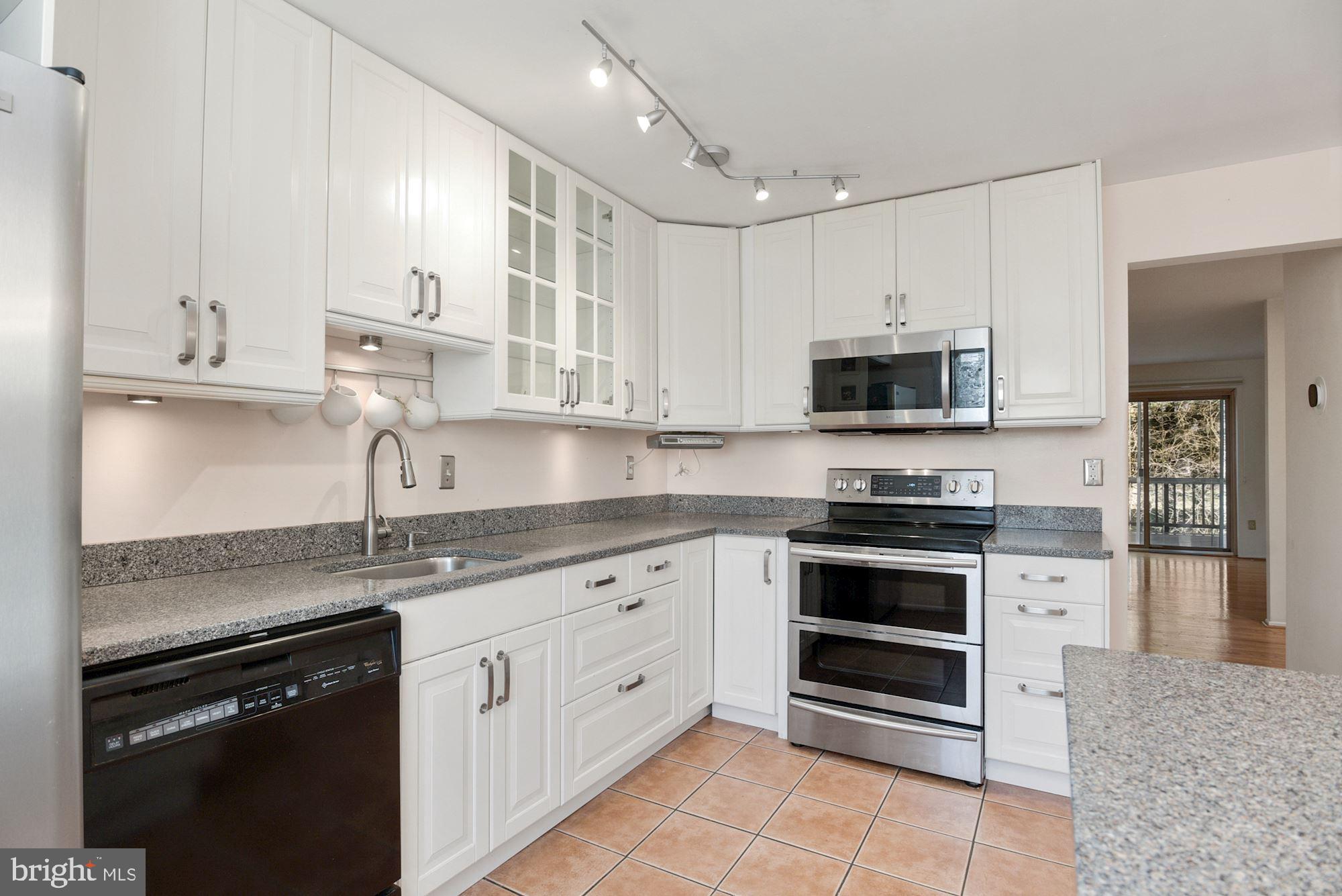 9747 Early Spring Way Columbia, MD 21046 - Photo 5 of 31 Updated Kitchen