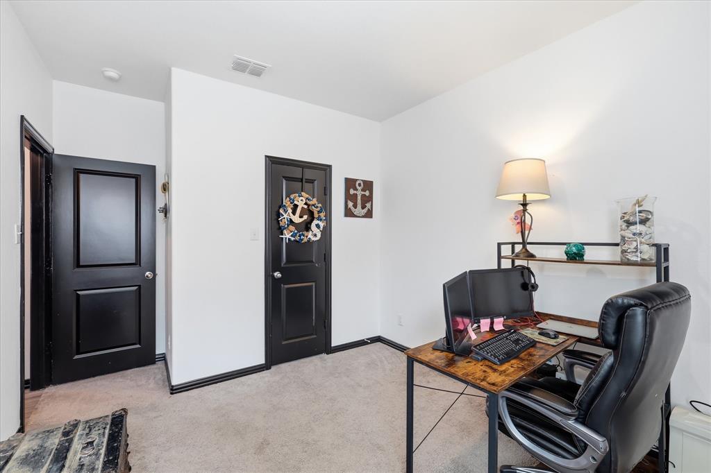 645 Ridgeback Trail Fort Worth, TX 76052 - Photo 13 of 39
