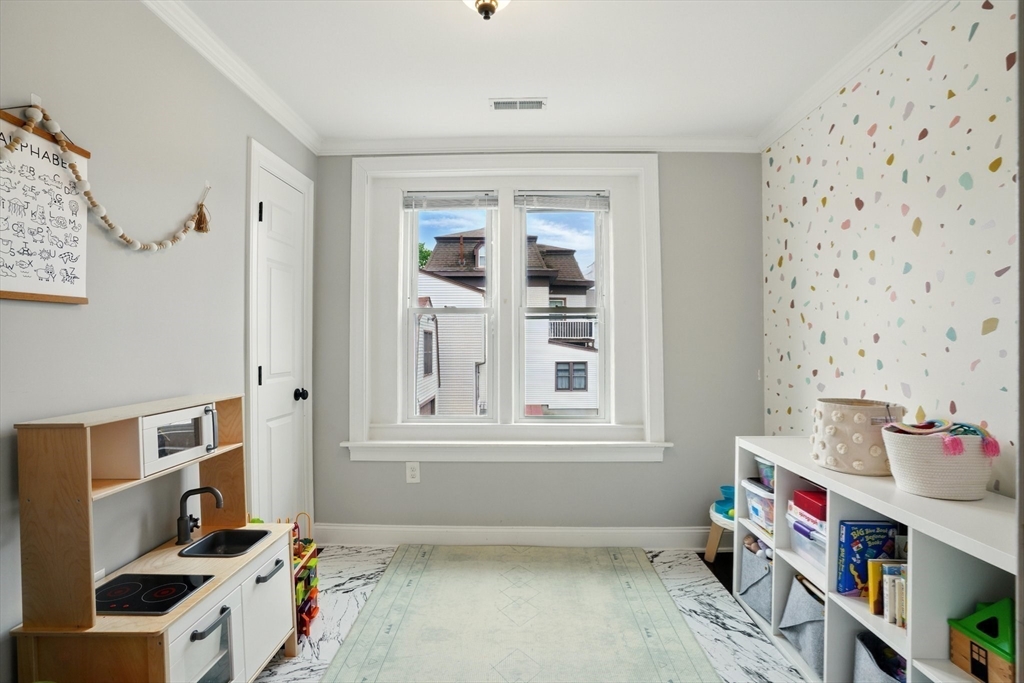 17 R Highland Street, Unit 2 Woburn, MA 01801 - Photo 20 of 37 Gallery Image 20