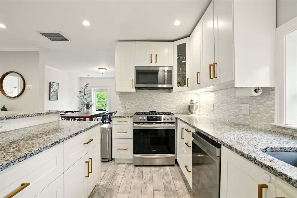 17 R Highland Street, Unit 2 Woburn, MA 01801 - Photo 5 of 37 Gallery Image 5