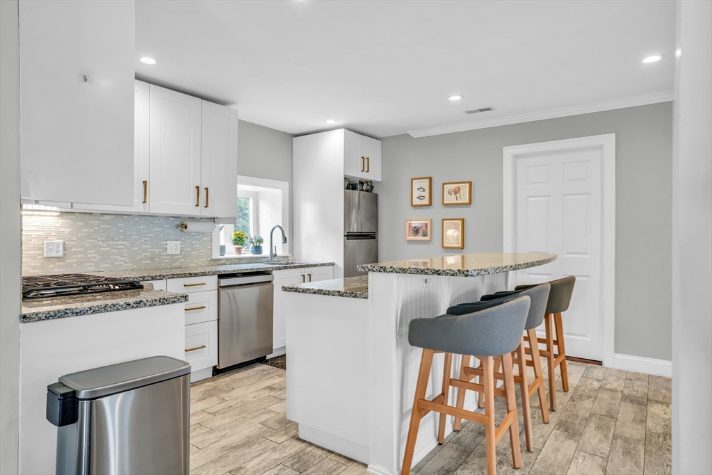 17 R Highland Street, Unit 2 Woburn, MA 01801 - Photo 7 of 37 Gallery Image 7