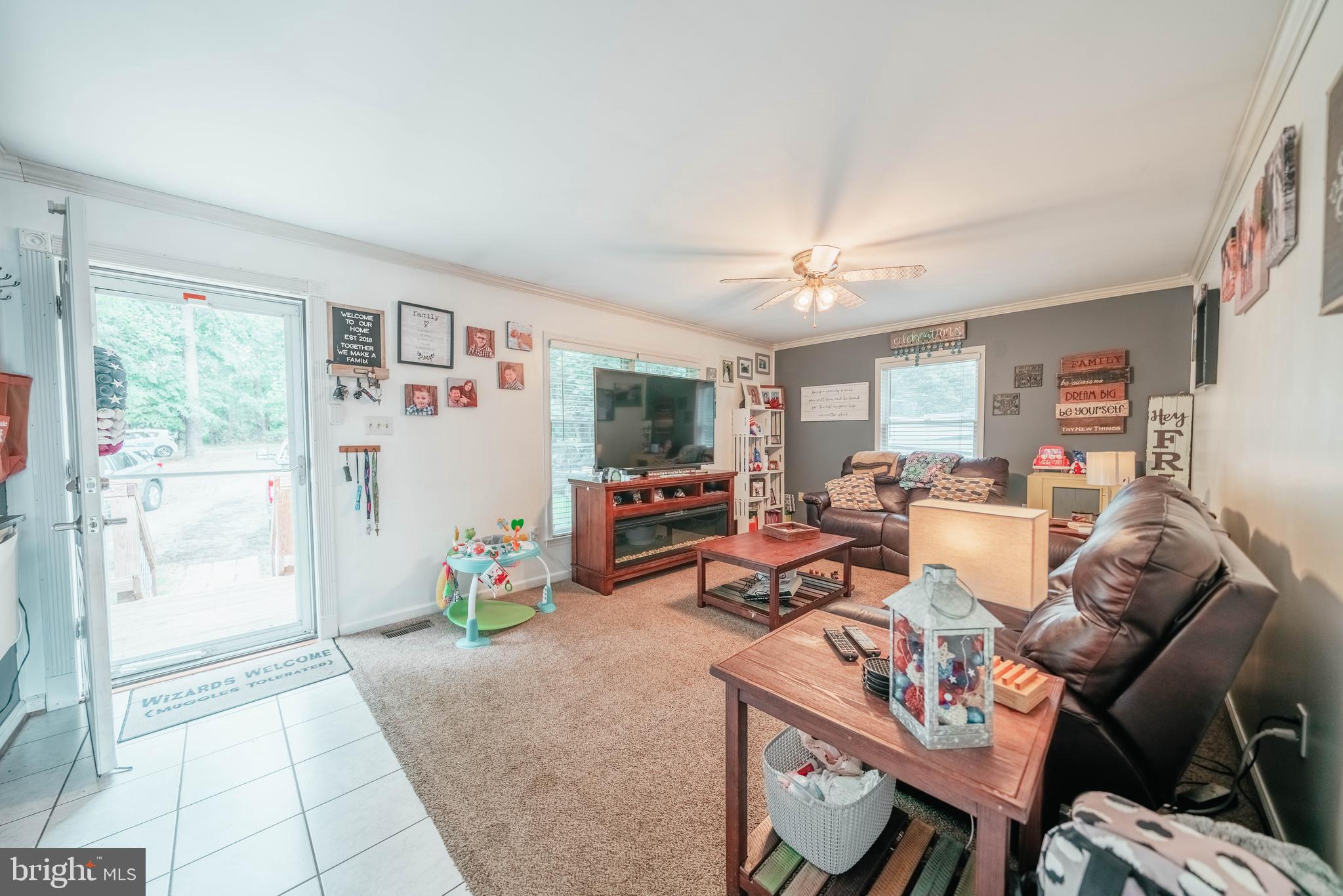 18016 Waterloo Road Amissville, VA 20106 - Photo 5 of 34 Living room