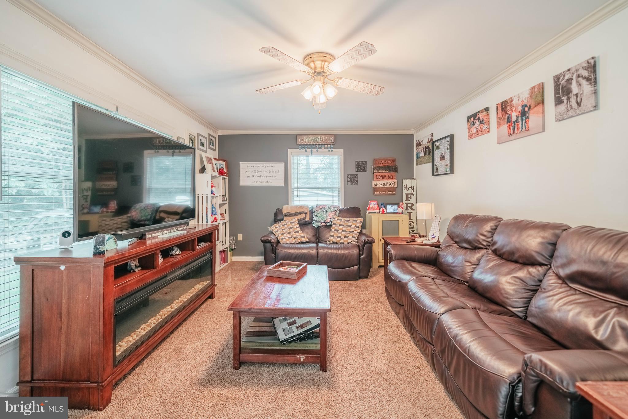 18016 Waterloo Road Amissville, VA 20106 - Photo 6 of 34 Living room