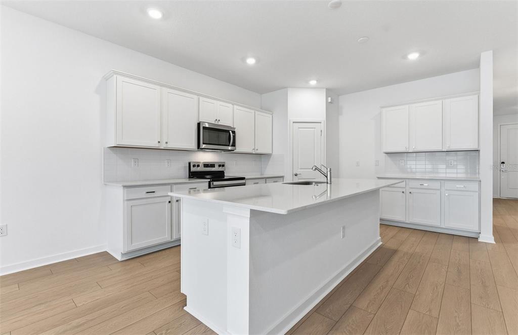 6885 Southwest 90th Place Ocala, FL 34476 - Photo 3 of 23