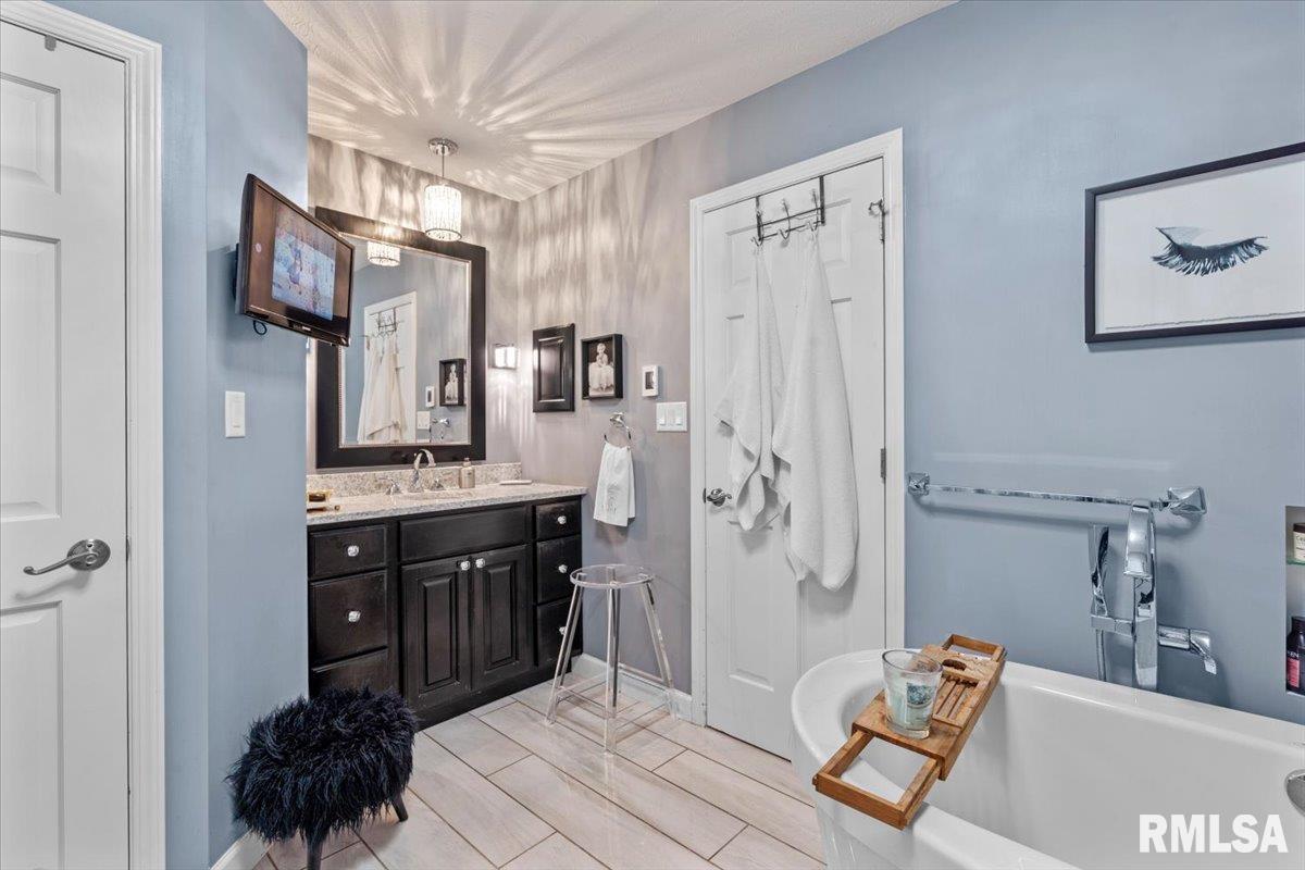 5626 Irwin Bridge Road Pleasant Plains, IL 62677 - Photo 35 of 73 Gallery Image 35
