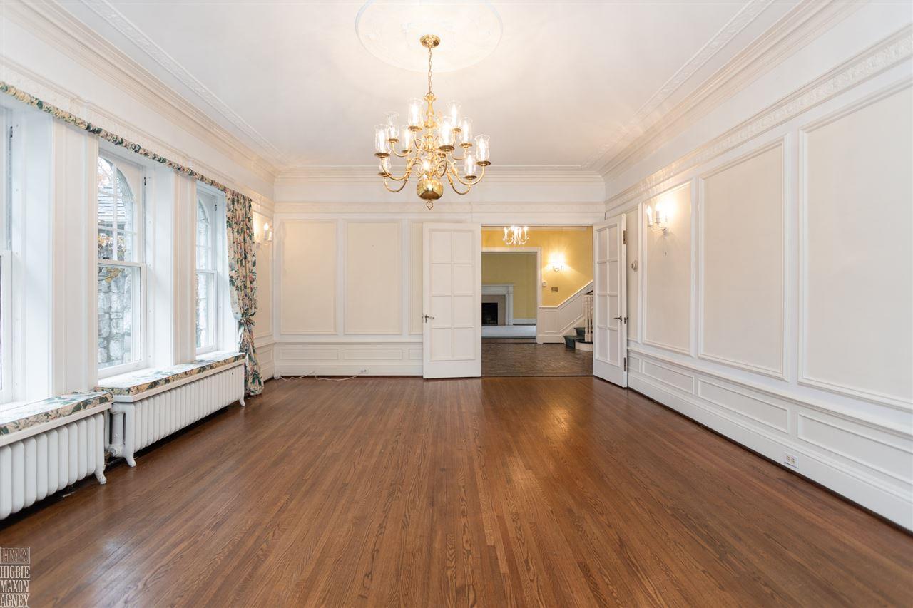 157 Ridge Road Grosse Pointe, MI 48236 - Photo 5 of 27 31365939-4.JPG