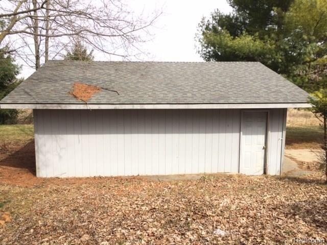 2964 South Summers Road Imlay City, MI 48444 - Photo 40 of 43 garage out 2.JPG
