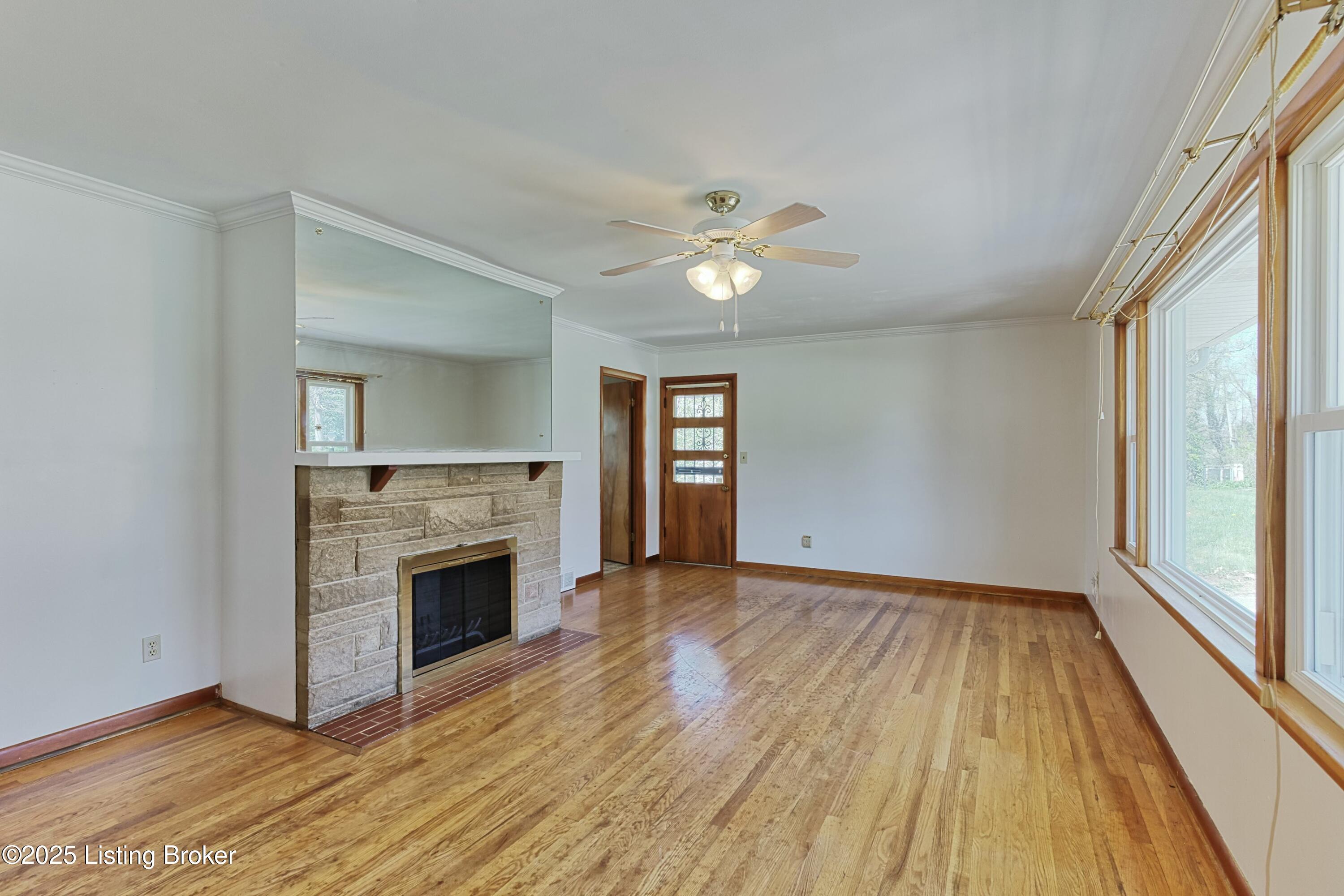 3212 Maple Road Jeffersontown, KY 40299 - Photo 4 of 33 Living room