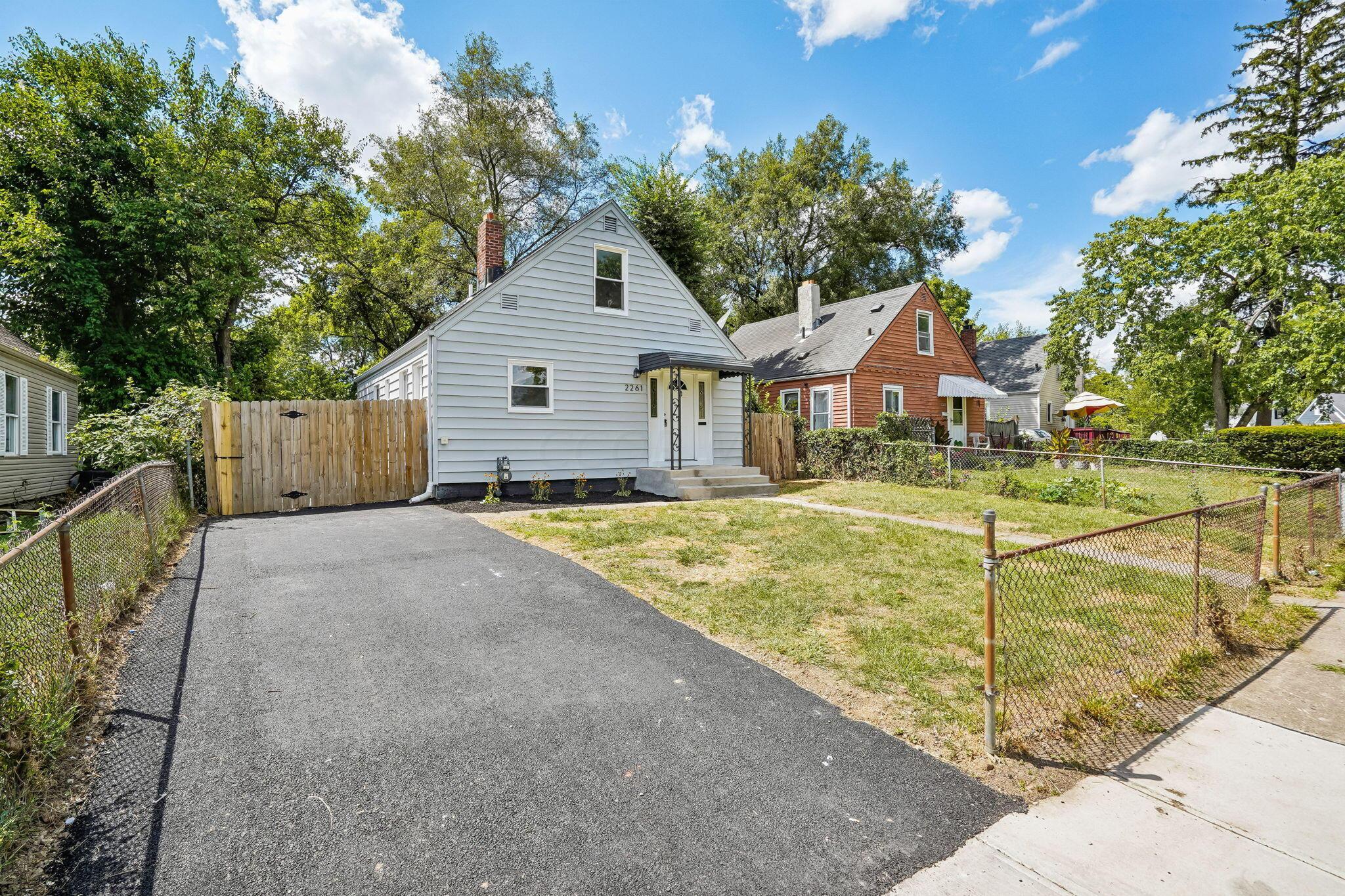 2261 Delbert Road Columbus, OH 43211 - Photo 5 of 40 2-web-or-mls-2261-delbert-rd