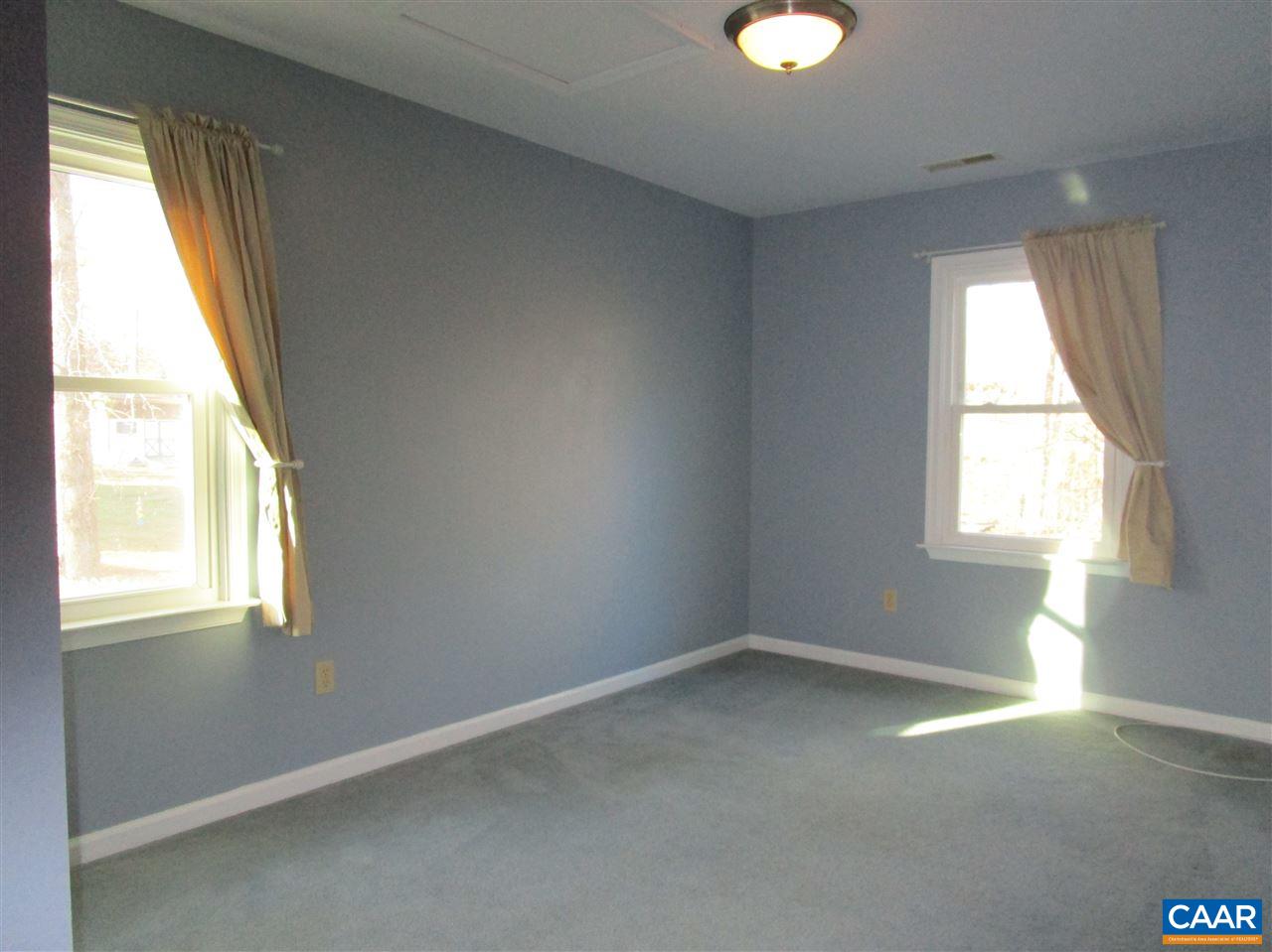 699 Carnation Road Ruckersville, VA 22968 - Photo 28 of 40 an empty room with a window