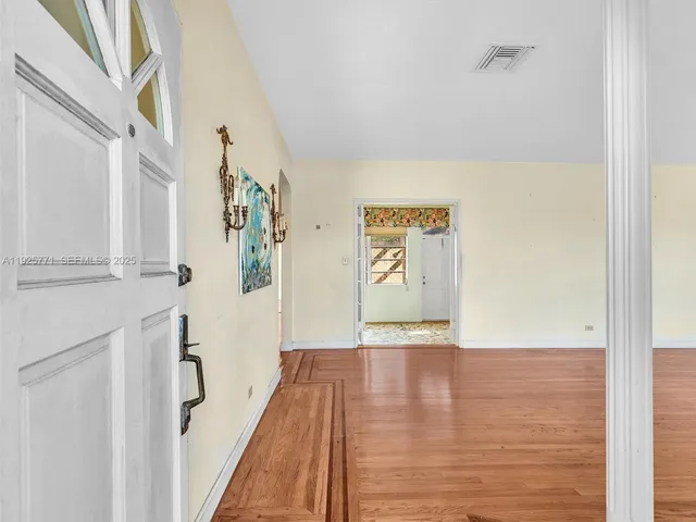 $5,000 | 2443 Meridian Avenue, Miami Beach, FL 33140