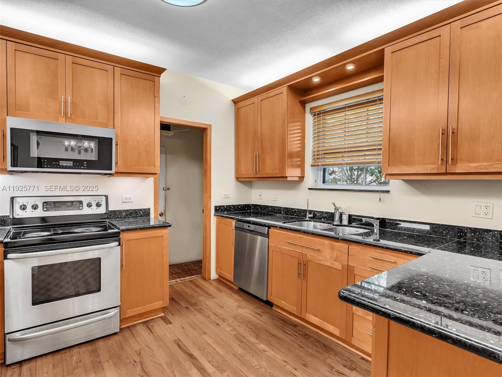 2443 Meridian Avenue Miami Beach, FL 33140 - Photo 12 of 46