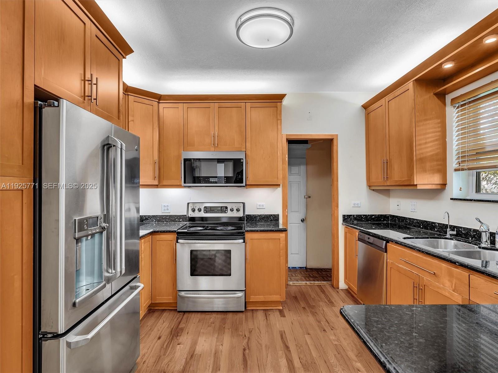 2443 Meridian Avenue Miami Beach, FL 33140 - Photo 13 of 46