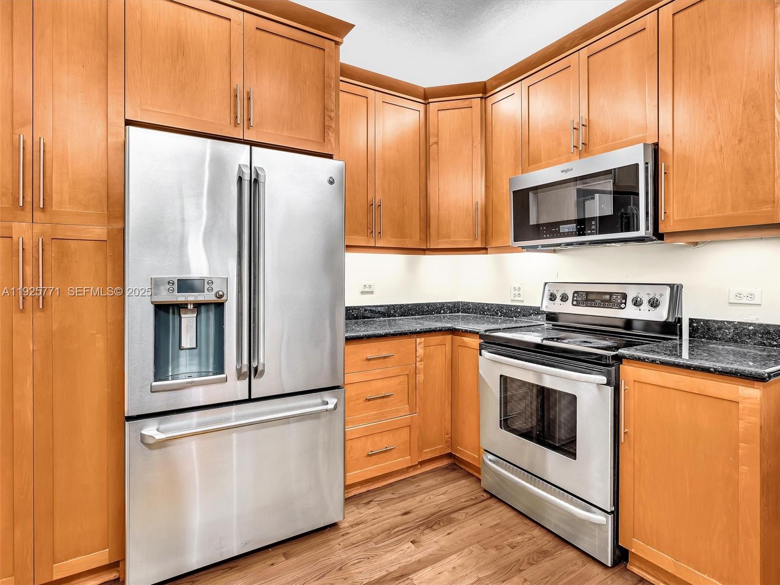 2443 Meridian Avenue Miami Beach, FL 33140 - Photo 14 of 46