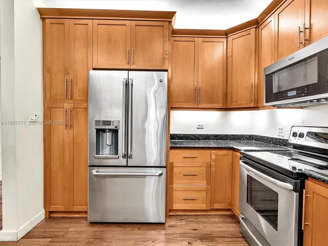 $5,000 | 2443 Meridian Avenue, Miami Beach, FL 33140