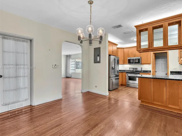 $5,000 | 2443 Meridian Avenue, Miami Beach, FL 33140